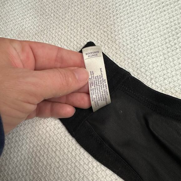 Cacique Bold Lace Plunge Bra Size 46D Black Lace - Picture 5 of 5